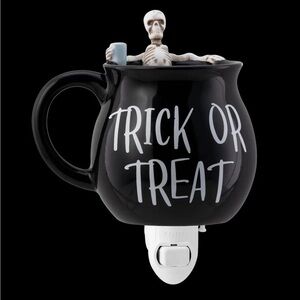 Brand New in box Scentsy Chilling Brew Warmer